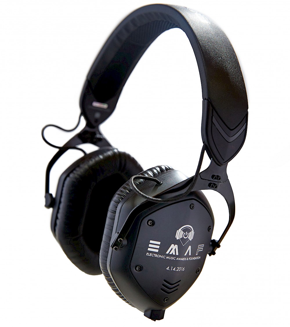Limited edition logo-etched professional headphones accompany each invitation