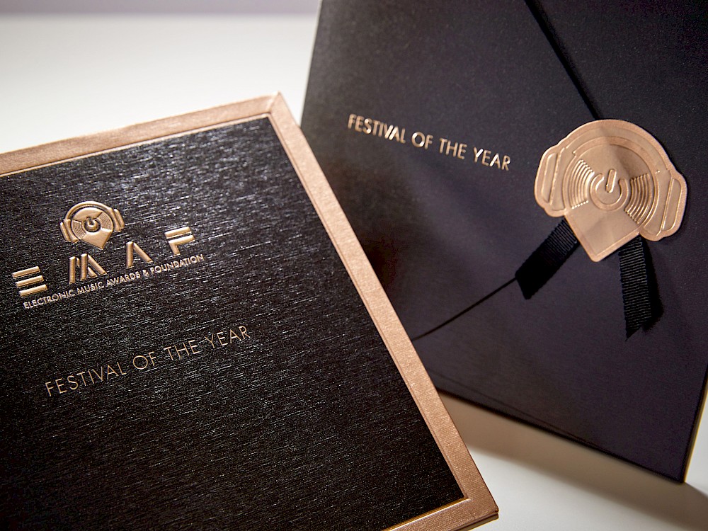 Winner's card and envelope